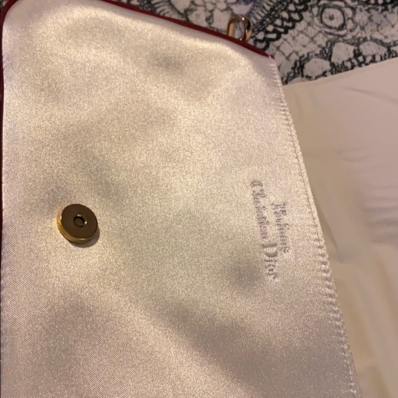 Satin &patent leather CD purse with gold chain - Picture 4 of 4